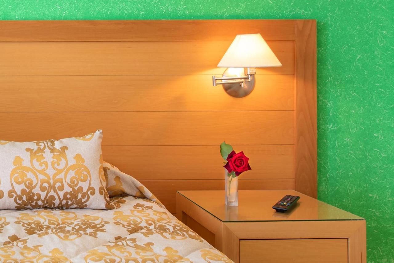 Avra Hotel Méthana Екстериор снимка