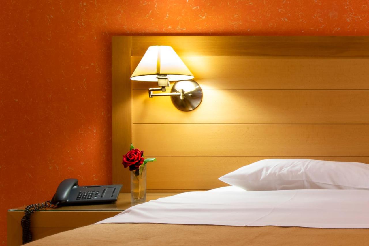 Avra Hotel Méthana Екстериор снимка
