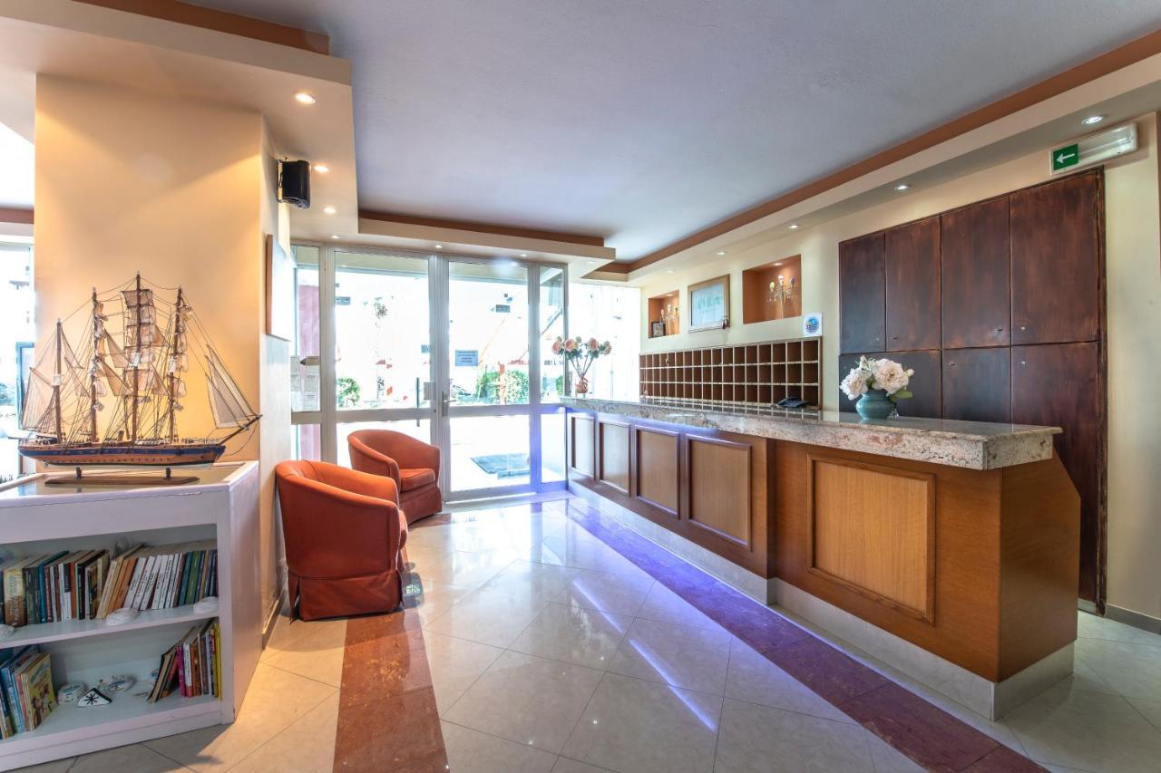 Avra Hotel Méthana Екстериор снимка
