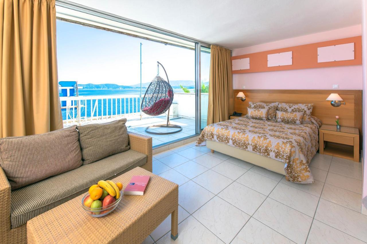 Avra Hotel Méthana Екстериор снимка